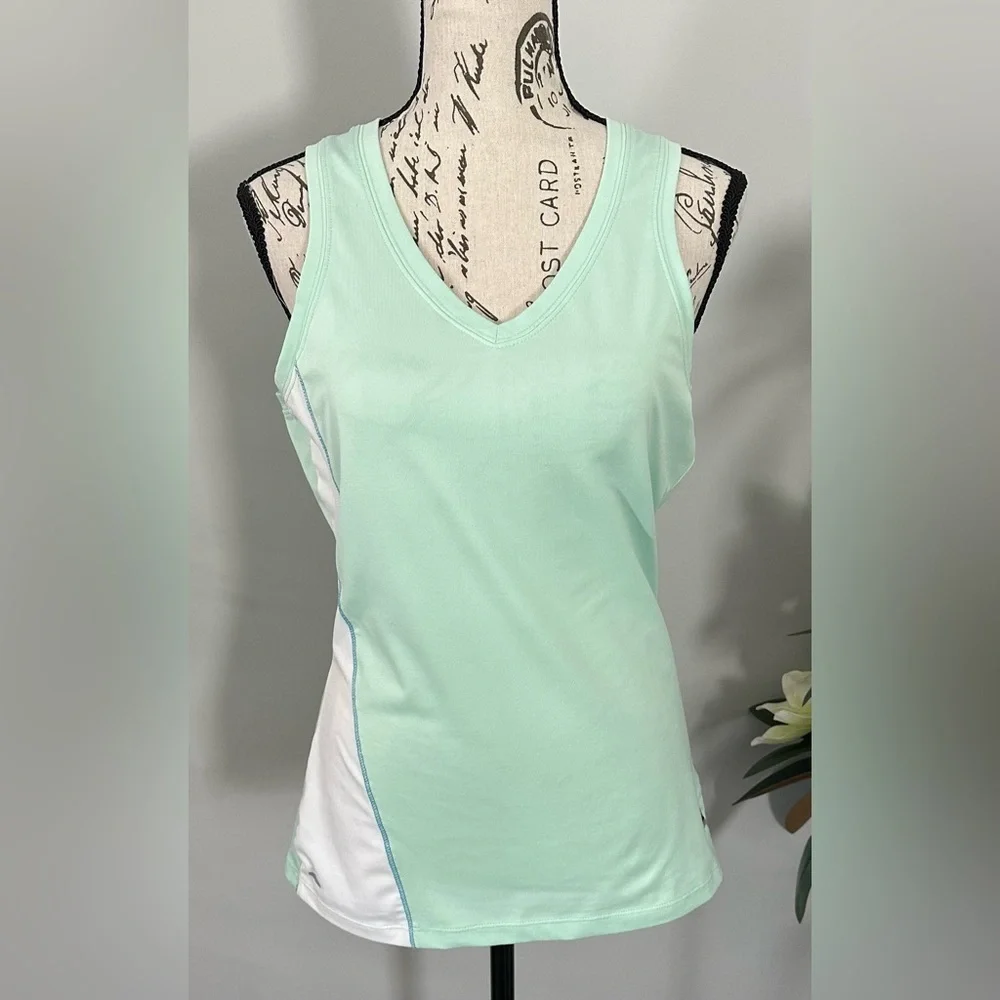 ALO Yoga Green Fitted Tank Top 💚🤍 - Picture 2 of 13
